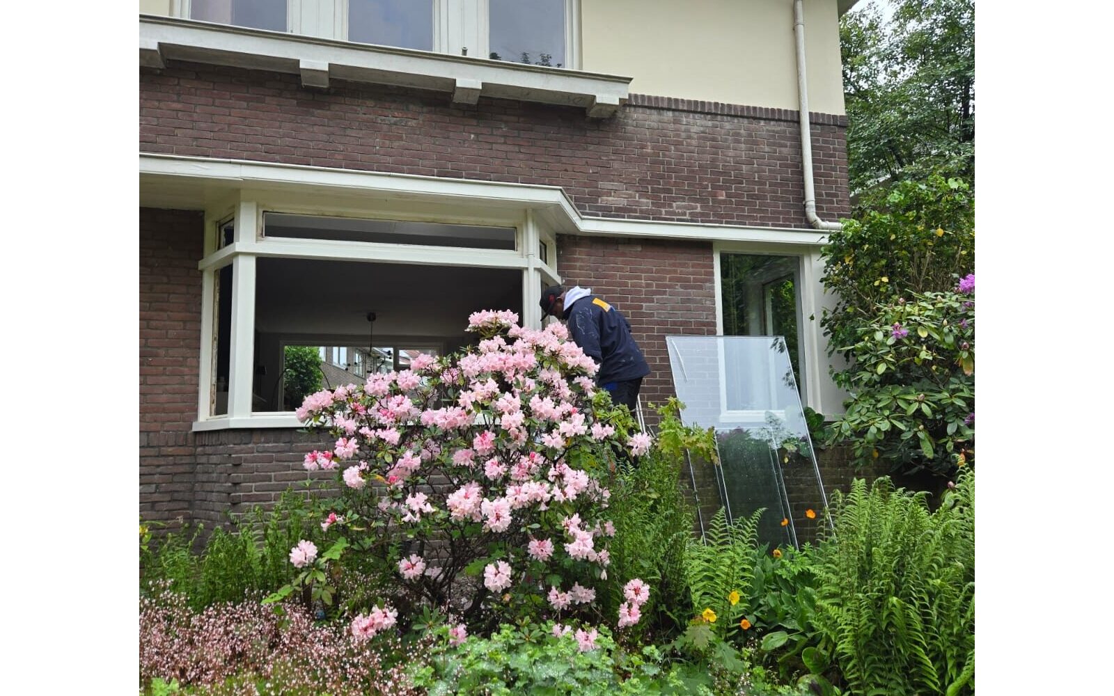 Plaatsing aan de gevel in Apeldoorn, project van RegioGlas